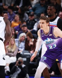  爱德华兹绝杀助森林狼胜爵士  