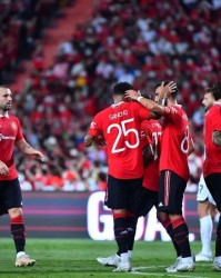  曼联新帅滕哈赫首秀遭遇开门黑  