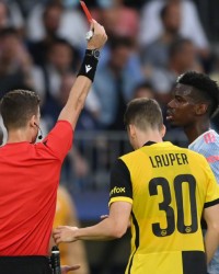  曼联争议判罚引发主帅炮轰  