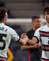  尼斯主帅赛后炮轰裁判 称争议判罚改变局势  