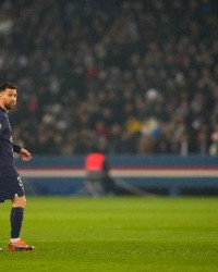  梅西法甲首秀破门征服王子公园球场  