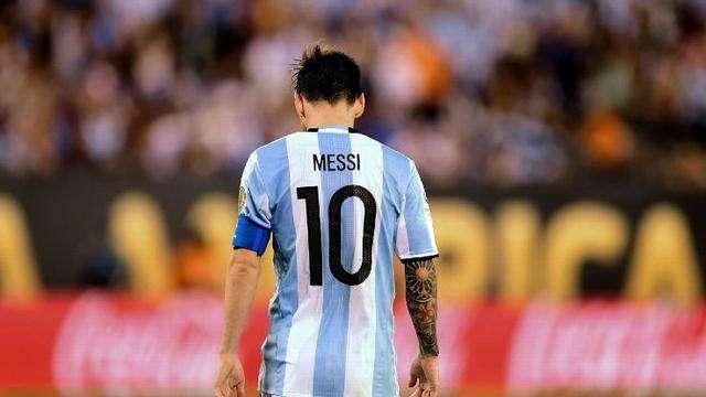  尼斯任意球大师当选月度最佳  