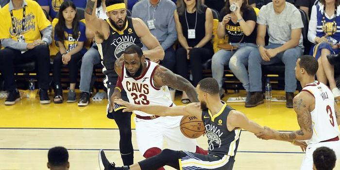  库里三分14中9破纪录，勇士狂胜国王  